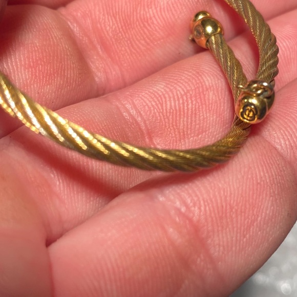 Vintage GUCCI 2047L Women's Cable Bangle Bracelet Watch  Face Gold Logo. - Picture 3 of 10